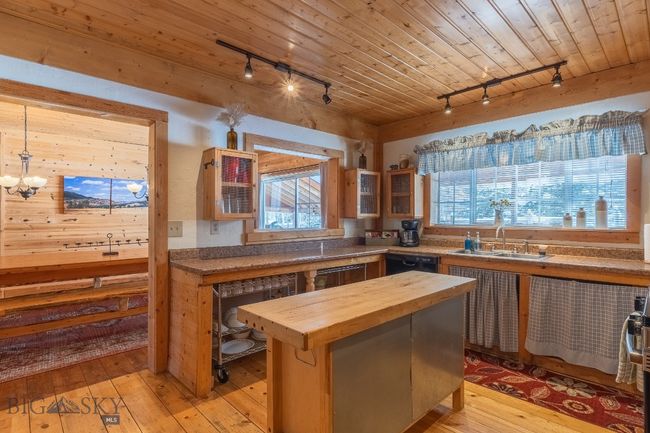 286 Mule Deer Rd, House other with 3 bedrooms, 4 bathrooms and null parking in West Yellowstone MT | Image 15