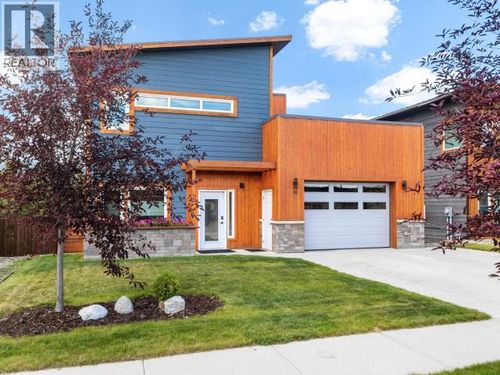 26 Iskoot Cres, Whitehorse, YT, Y1A0P5 | Card Image