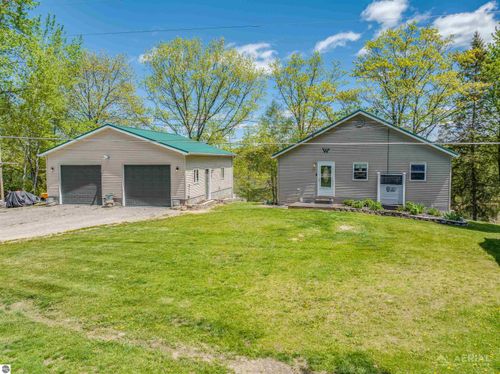 100 Lakeview Dr, Hale, MI, 48739-9128 | Card Image
