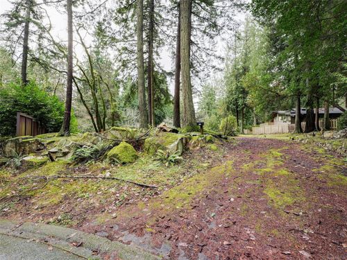 1005 Spiritwood Pl, Saanich, BC, V8Y1C5 | Card Image