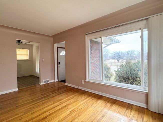 living room | Image 13