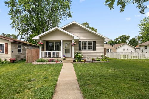 253 N Jackson Ave, Bradley, IL, 60915-1827 | Card Image