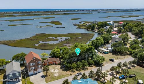 470 Little Kinston Rd, Surf City, NC, 28445-6518 | Card Image