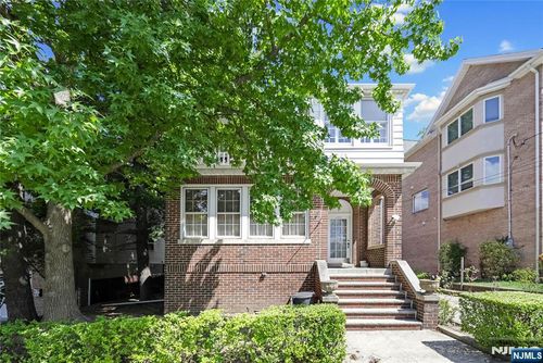 423 Aurora Ave, Cliffside Park, NJ, 07010-2133 | Card Image