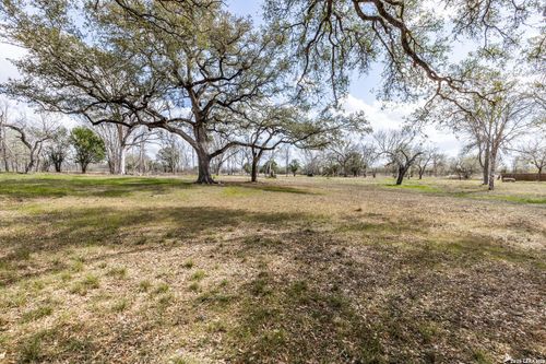 2071 E Us Highway 90, Seguin, TX, 78155-1232 | Card Image