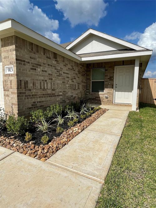 913 Gentle Moss Dr, Magnolia, TX, 77354-7225 | Card Image