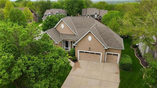 16058 Cambridge Cir, Stilwell, KS, 66085-8511 | Card Image