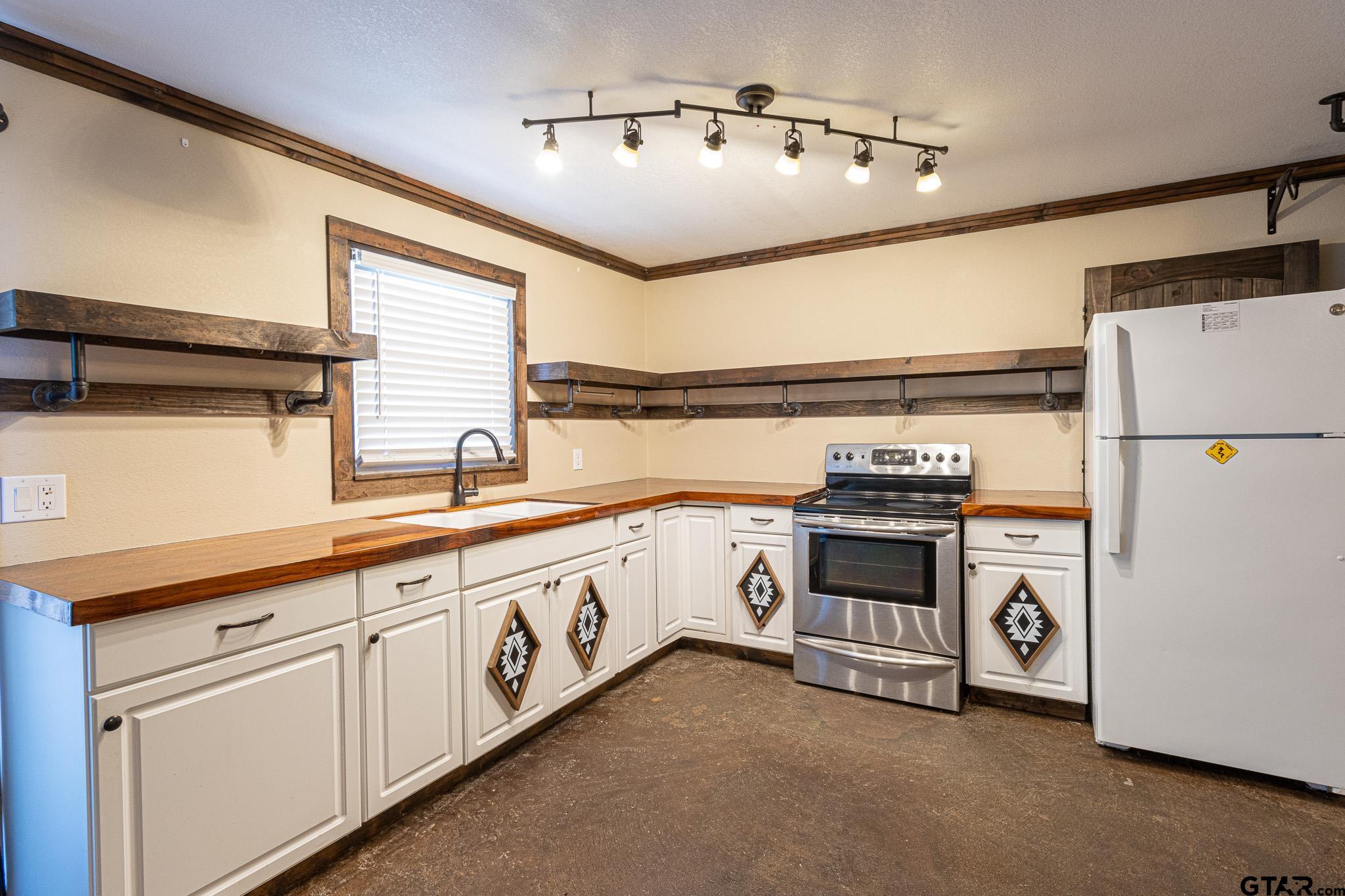 Residential Lease in Lindale 5