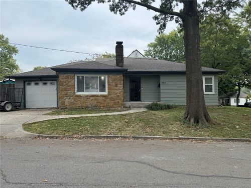 302 E Miami St, Paola, KS, 66071-1748 | Card Image