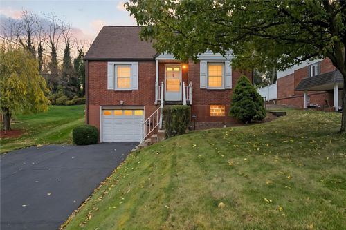 811 Pinecrest Dr, Elizabeth Twp, PA, 15135-2227 | Card Image