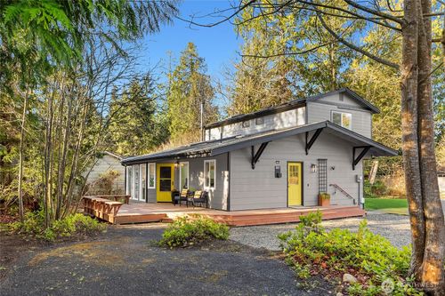 881 Park Avenue Ne, Bainbridge Island, WA, 98110 | Card Image