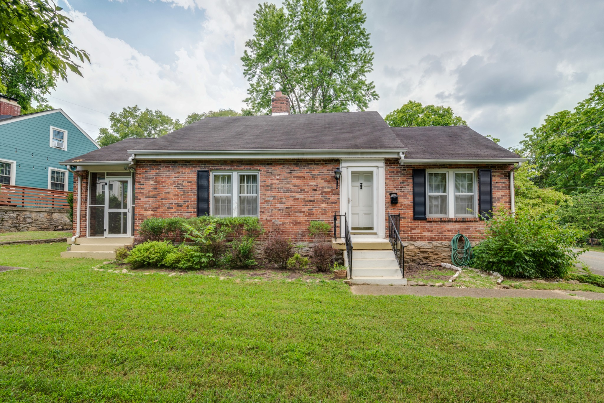 Riverside Dr, Nashville, TN 37216