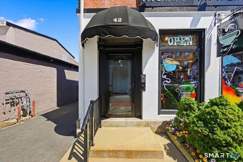 40 Bank St, New London, CT, 06320-6053 | Card Image