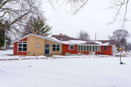 209 N Chippewa St, Shepherd, MI, 48883-9031 | Card Image