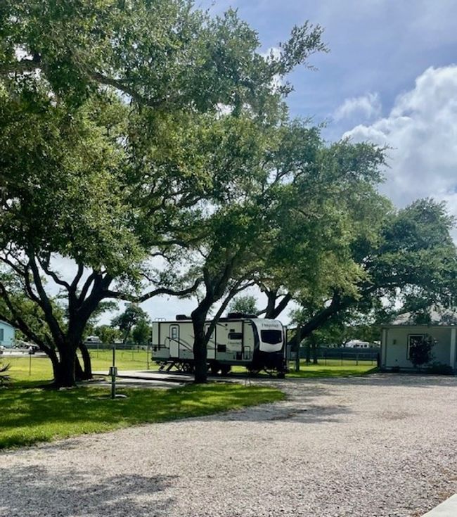 705 Monkey Rd, House other with 2 bedrooms, 2 bathrooms and 10 parking in Rockport TX | Image 4
