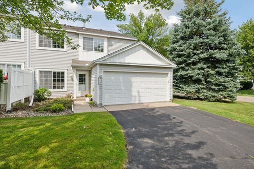 8990 Scarlet Globe Dr, Eden Prairie, MN, 55347-2190 | Card Image