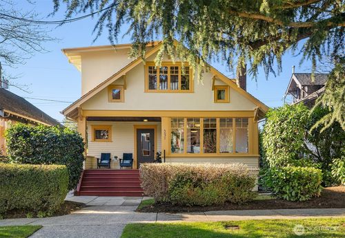 5027 8th Ave Ne, Seattle, WA, 98105-3602 | Card Image