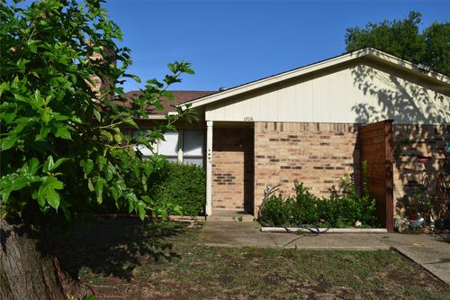 1806 Family Cir, Grand Prairie, TX, 75051-4066 | Card Image