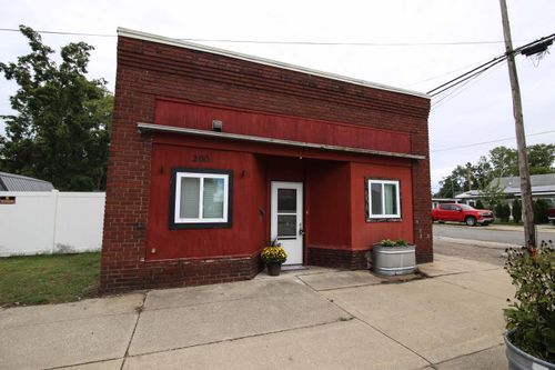 200 S Kalamazoo St, White Pigeon, MI, 49099-9401 | Card Image