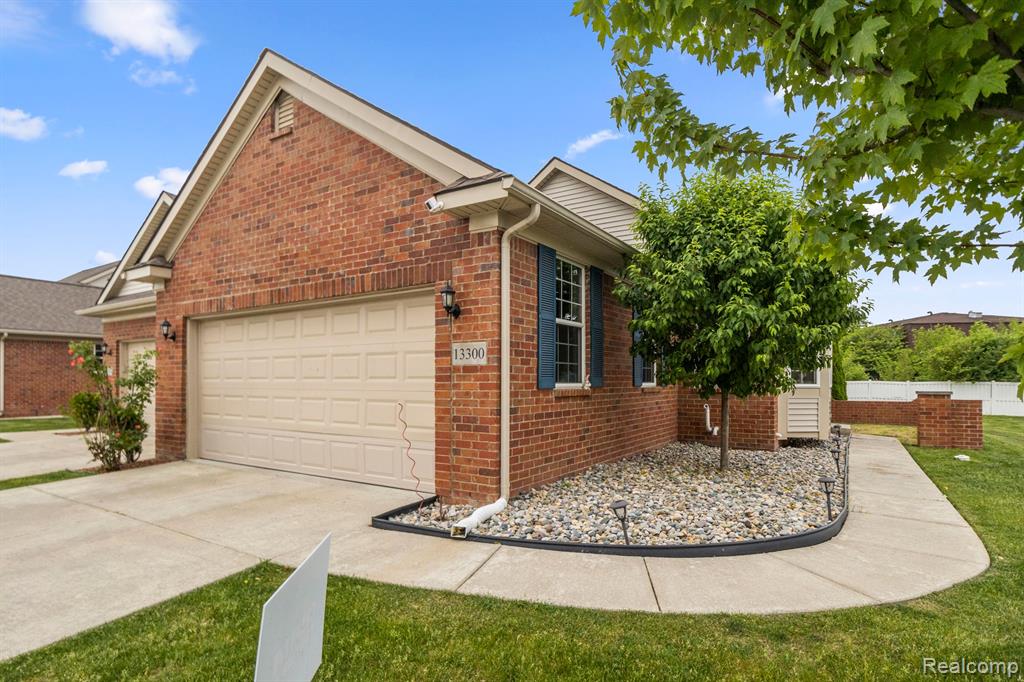 Shire Ln, Southgate, MI 48195