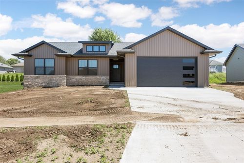 435 Council St, Anamosa, IA, 52205-4713 | Card Image