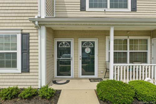 1120 Willow Ln, Valley Stream, NY, 11580-7032 | Card Image