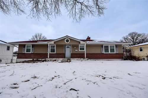 8304 Willow Way, Raytown, MO, 64138-3448 | Card Image