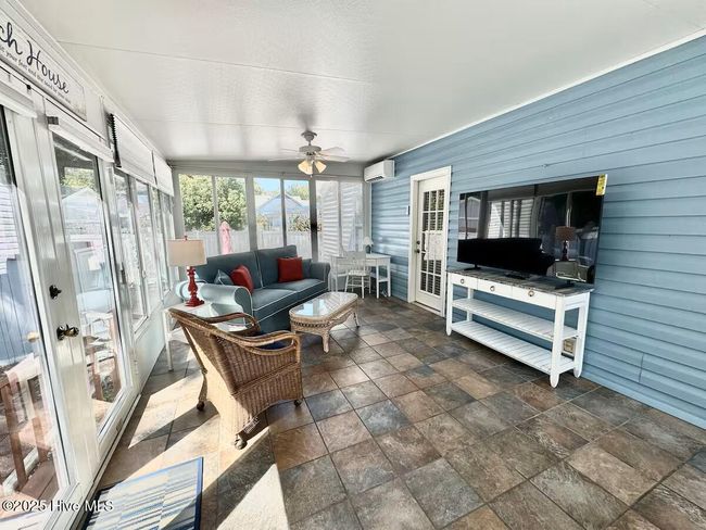 111 Ne 39 Th St, House other with 3 bedrooms, 2 bathrooms and 2 parking in Oak Island NC | Image 9
