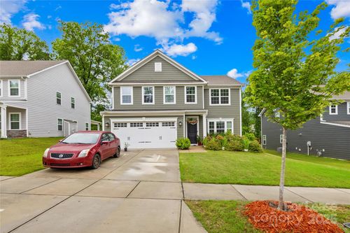 10142 Black Locust Ln, Charlotte, NC, 28215-1107 | Card Image
