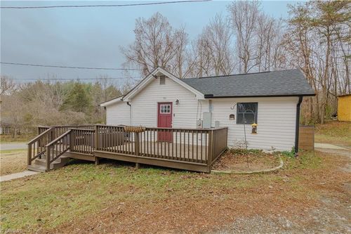 386 Lovers Ln, Mount Airy, NC, 27030-8037 | Card Image