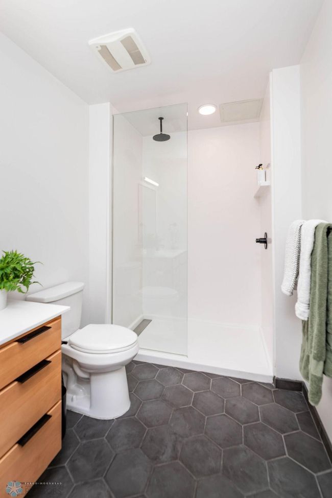 Bathroom | Image 16