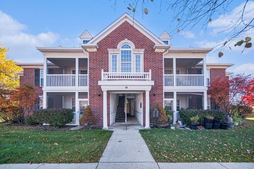 818 W Summerfield Glen Cir, Ann Arbor, MI, 48103-9164 | Card Image