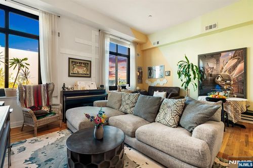 536-518-536 Gregory Ave, Weehawken, NJ, 07086-5706 | Card Image