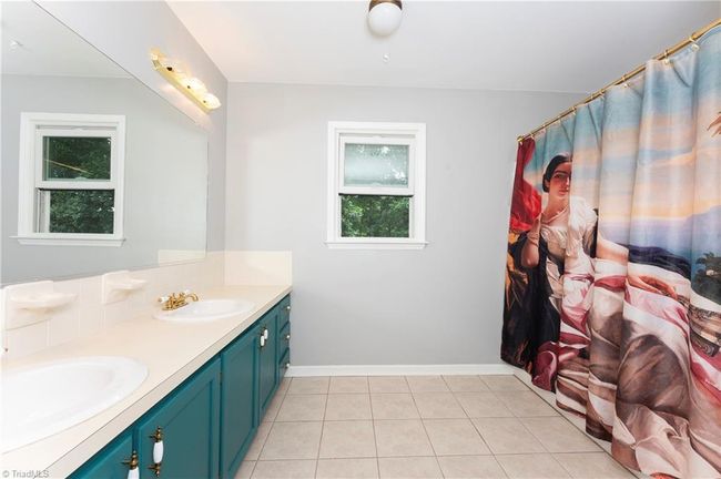 Double sink bathroom | Image 30