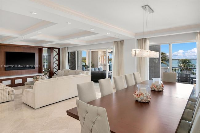 5233 - 5233 Fisher Island Dr, Condo with 4 bedrooms, 5 bathrooms and null parking in Miami Beach FL | Image 12