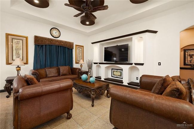 6813 N Gwin Rd, House other with 3 bedrooms, 3 bathrooms and 2 parking in Edinburg TX | Image 6