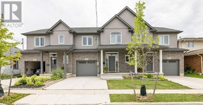 16 Prospect Ave, Townhouse with 3 bedrooms, 3 bathrooms and 2 parking in St. Catharines ON | Image 1