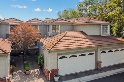 29723 Strawberry Hill Dr, Agoura Hills, CA, 91301-4095 | Card Image