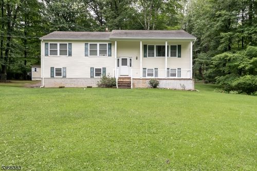 8 Ridge Rd, Hackettstown, NJ, 07840-4602 | Card Image