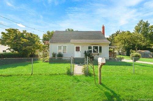 214 Root Ave, Central Islip, NY, 11722-2839 | Card Image