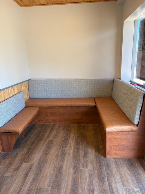 ste-a9-5589 E M 36, Pinckney, MI, 48169-9260 | Card Image