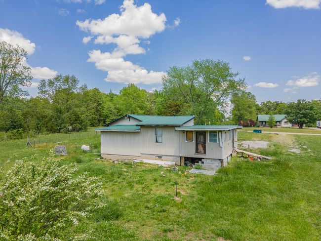2724 She Boss Rd, House other with 2 bedrooms, 2 bathrooms and 4 parking in Duck River TN | Image 41