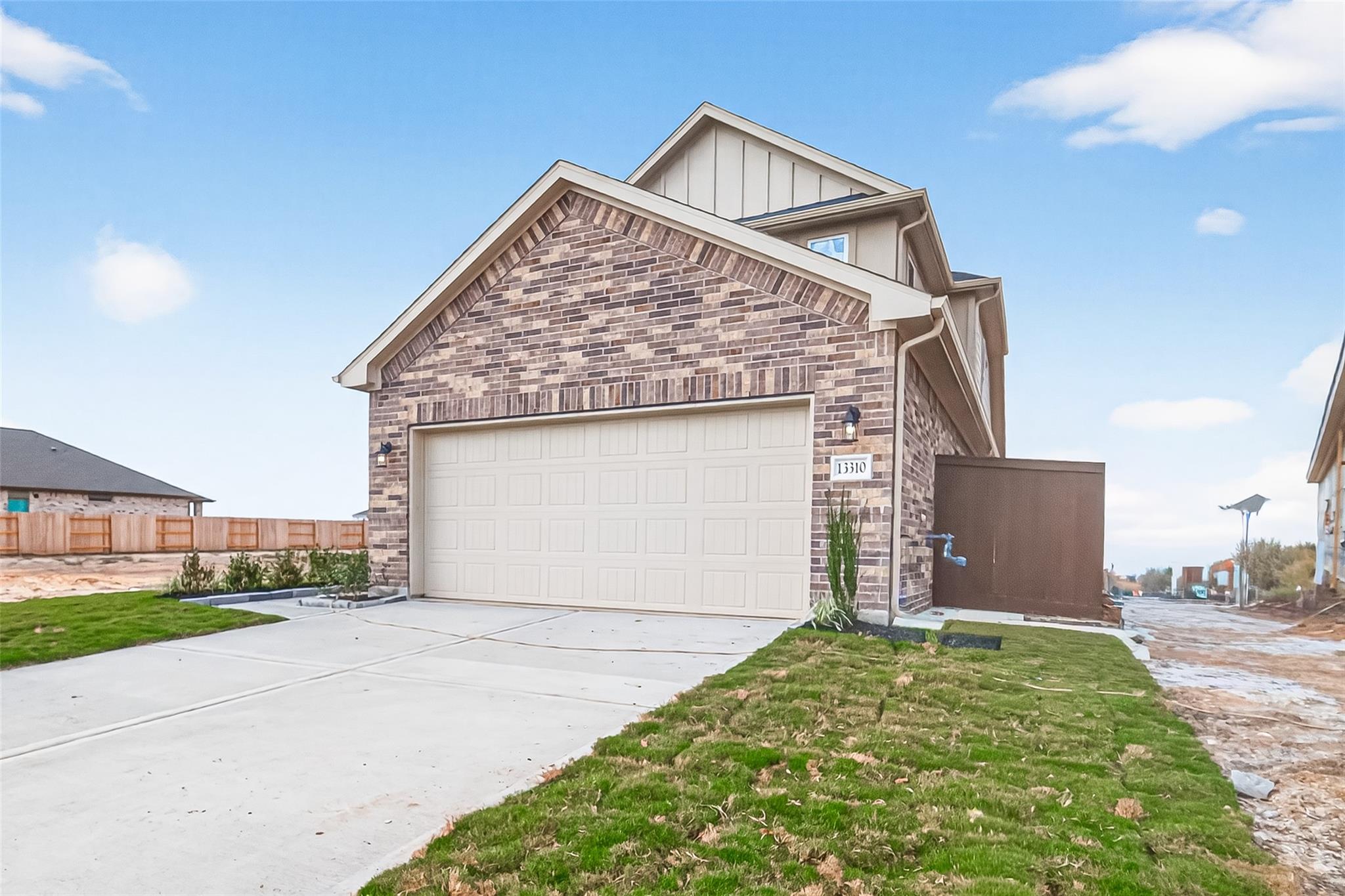 Residential in Iowa Colony 4