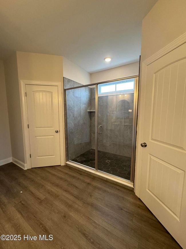 Master Bathroom | Image 8