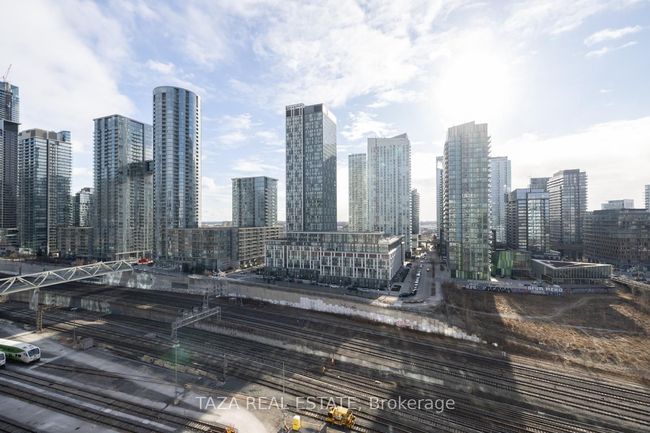 1231 - 560 Front St W, Condo with 3 bedrooms, 2 bathrooms and 1 parking in Toronto ON | Image 29