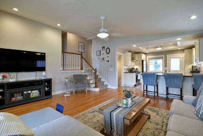 770 S Parkside Ave, House other with 3 bedrooms, 2 bathrooms and 2 parking in Elmhurst IL | Image 7