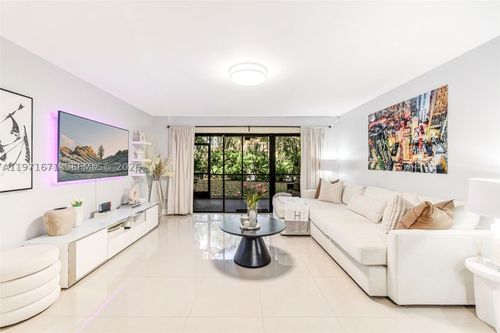 00-601 Ives Dairy Rd, Miami, FL, 33179-5487 | Card Image