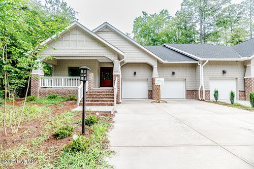 121 Lamplighter Village Dr, Pinehurst, NC, 28374-8264 | Card Image