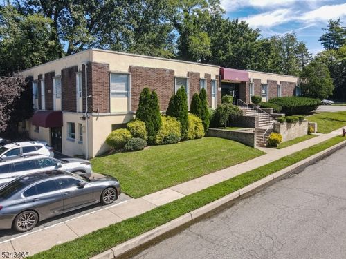 111 Galway Pl, Teaneck, NJ, 07666-3640 | Card Image