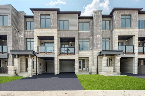 340 Capella St, Newmarket, ON, L3X0L7 | Card Image